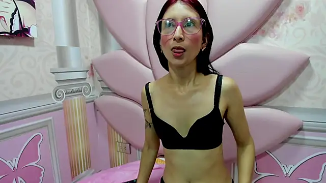 Snapshot of zaira_skinny chatting on 05.24.26 zaira skinny online show from 05.24.26