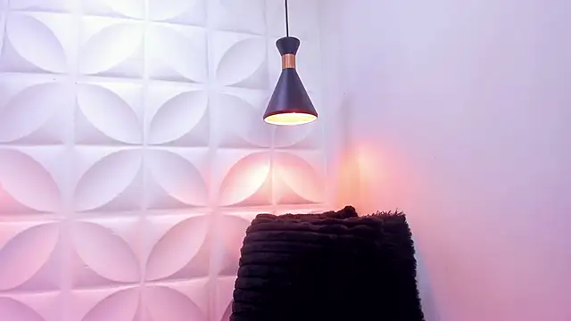 Snapshot of zaira_skinny chatting on 06.20.26 zaira skinny online show from 06.20.26