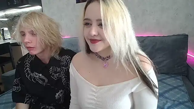 Snapshot of fray_and_lilla chatting on 03.17.26 fray and lilla online show from 03.17.26