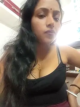 Snapshot of Hot-Tinaa chatting on 02.13.26 Hot-Tinaa online show from 02.13.26