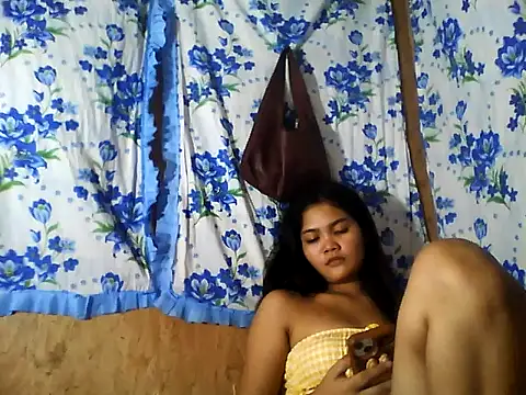 PinaySkinnyJust18 online show from 06.27.26
