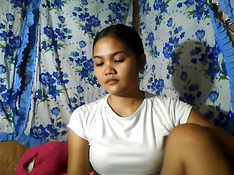 PinaySkinnyJust18 online show from 07.06.26