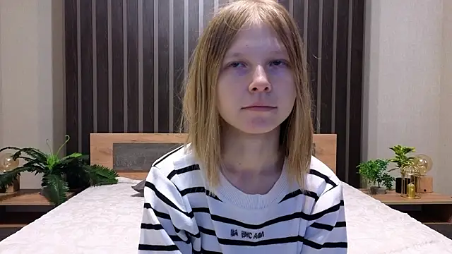 EssieVogel online show from 02.03.26