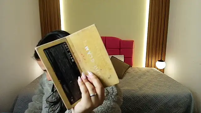IvonneRoss  online show from 04.21.26