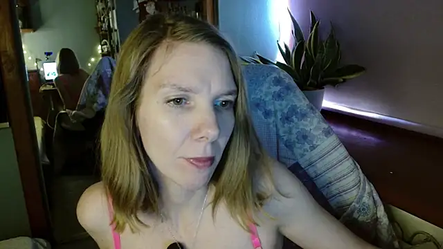 Daisy Lovely online show from 04.24.26