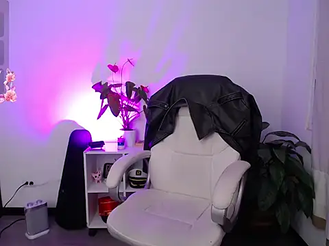 ItsNyla online show from 02.03.26