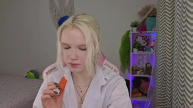 Mia WaterFall online show from 04.28.26