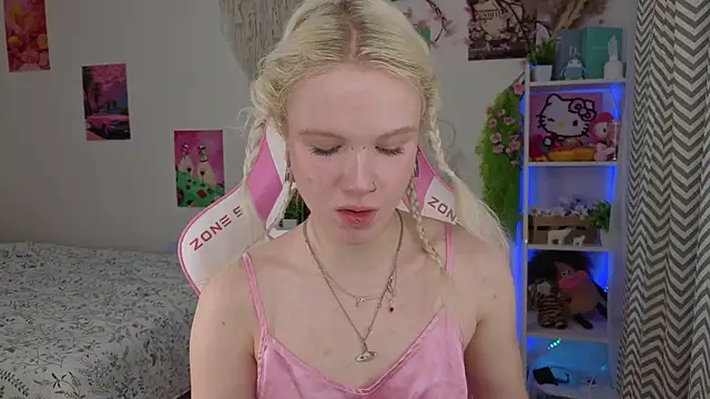 Snapshot of Mia_WaterFall chatting on 05.13.26 Mia WaterFall online show from 05.13.26