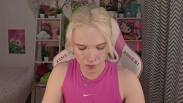 Snapshot of Mia_WaterFall chatting on 05.23.26 Mia WaterFall online show from 05.23.26