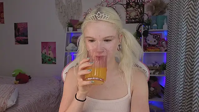 Mia WaterFall online show from 06.28.26