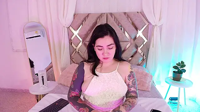 Snapshot of KathiaJenner chatting on 03.05.26 KathiaJenner online show from 03.05.26