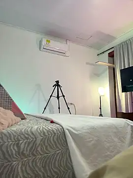 Snapshot of KathiaJenner chatting on 03.06.26 KathiaJenner online show from 03.06.26