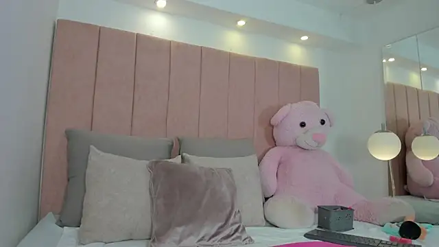 sweett eyes  online show from 03.13.26