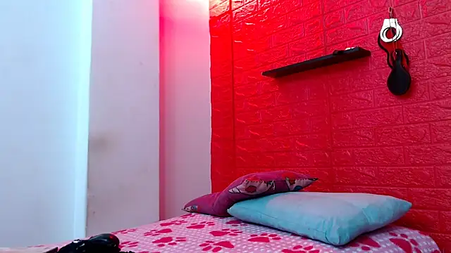 Snapshot of juliette18rose chatting on 02.13.26 juliette18rose online show from 02.13.26