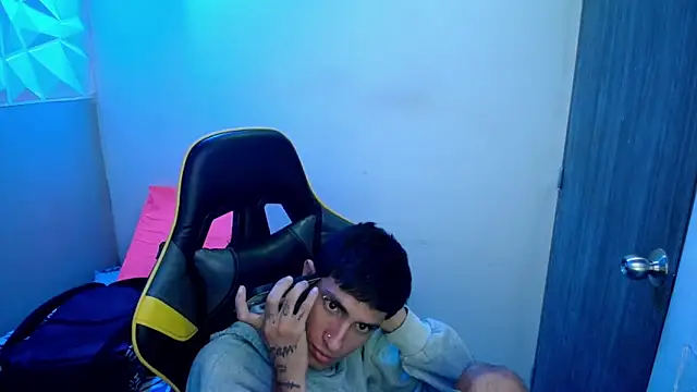 Snapshot of Akyra_latinn chatting on 02.25.26 Akyra latinn online show from 02.25.26