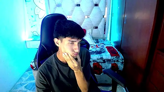 Snapshot of Akyra_latinn chatting on 03.30.26 Akyra latinn online show from 03.30.26