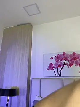 JuliaColemann online show from 06.04.26