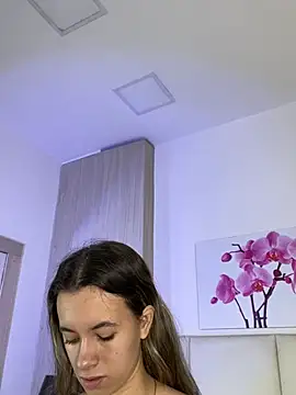 JuliaColemann online show from 06.05.26