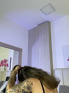 JuliaColemann online show from 06.06.26
