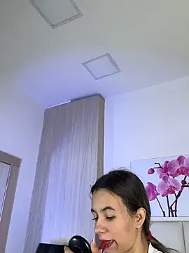 JuliaColemann online show from 06.11.26