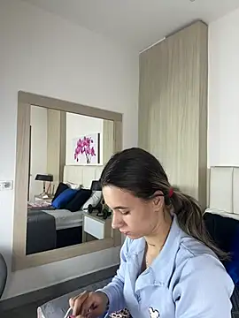 JuliaColemann online show from 06.24.26