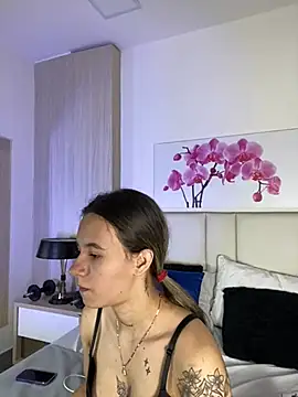 JuliaColemann online show from 06.28.26