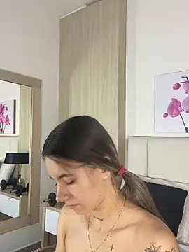 JuliaColemann online show from 07.02.26