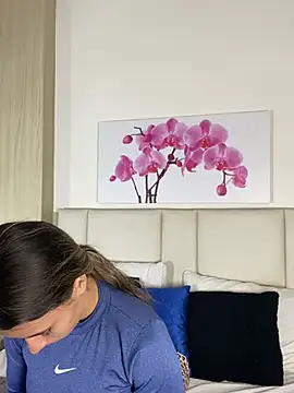 JuliaColemann online show from 07.08.26