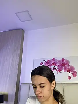 JuliaColemann online show from 07.31.26