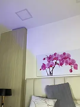 JuliaColemann online show from 08.01.26