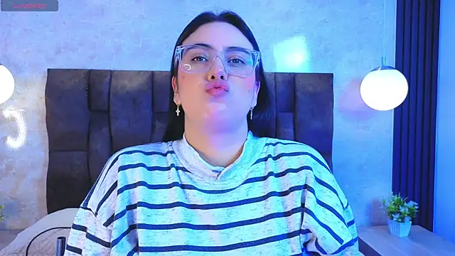 Snapshot of vicky_grey chatting on 06.25.26 vicky grey online show from 06.25.26