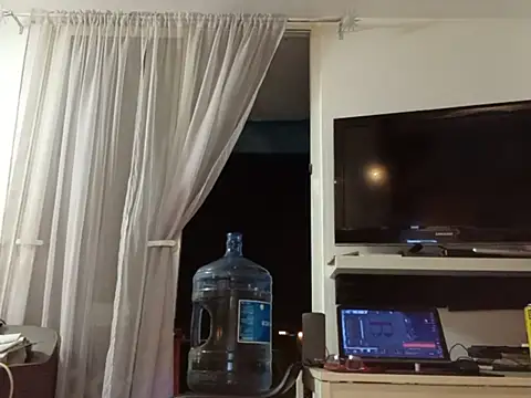 Snapshot of SophienewCDplayer chatting on 05.29.26 SophienewCDplayer online show from 05.29.26