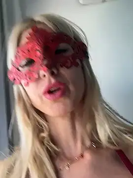 Snapshot of triiniiity chatting on 01.18.26 triiniiity online show from 01.18.26