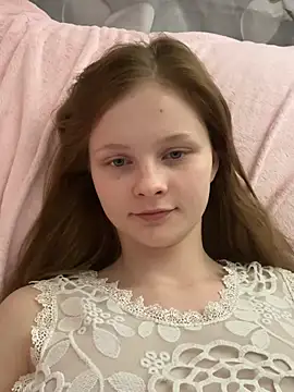 Snapshot of every_daay chatting on 02.11.26 every daay online show from 02.11.26