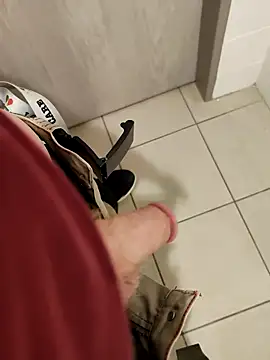 Snapshot of Halunja chatting on 02.22.26 Halunja online show from 02.22.26