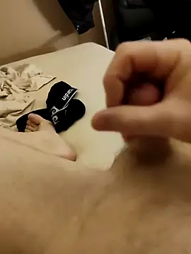 Snapshot of Halunja chatting on 03.19.26 Halunja online show from 03.19.26