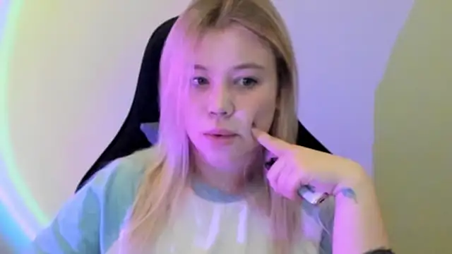 Snapshot of Lulu_Di chatting on 02.20.26 Lulu Di online show from 02.20.26