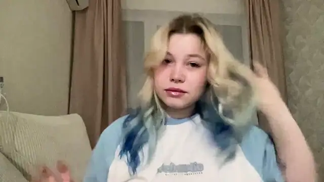 Snapshot of Lulu_Di chatting on 03.04.26 Lulu Di online show from 03.04.26