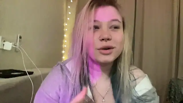 Snapshot of Lulu_Di chatting on 03.12.26 Lulu Di online show from 03.12.26