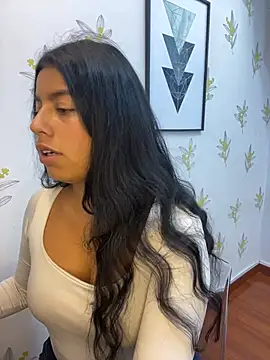 Laia white online show from 04.22.26