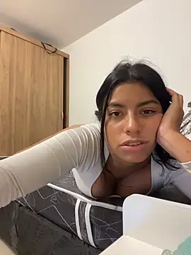 Laia white online show from 04.22.26