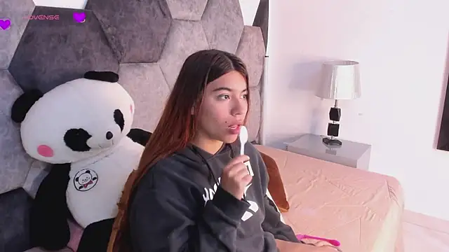 DulceJones online show from 03.08.26