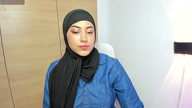 Snapshot of LAY_LA_ chatting on 02.13.26 LAY LA online show from 02.13.26