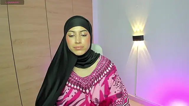 Snapshot of LAY_LA_ chatting on 03.10.26 LAY LA online show from 03.10.26