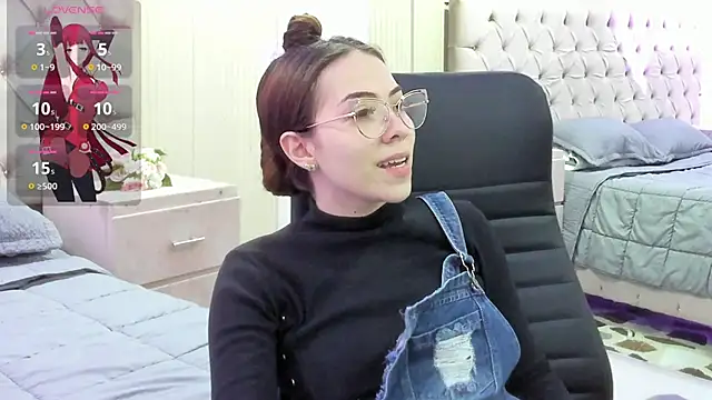 Snapshot of lizzyrossie chatting on 06.13.26 lizzyrossie online show from 06.13.26