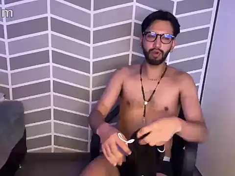 Snapshot of thomass1018 chatting on 02.11.26 thomass1018 online show from 02.11.26