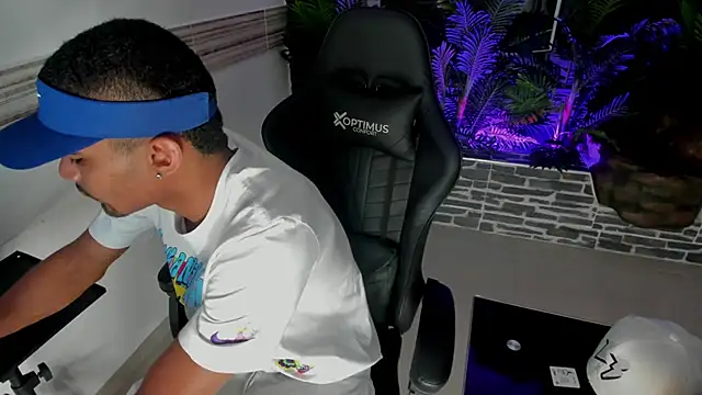 Snapshot of Rpoolrboy chatting on 03.11.26 Rpoolrboy online show from 03.11.26