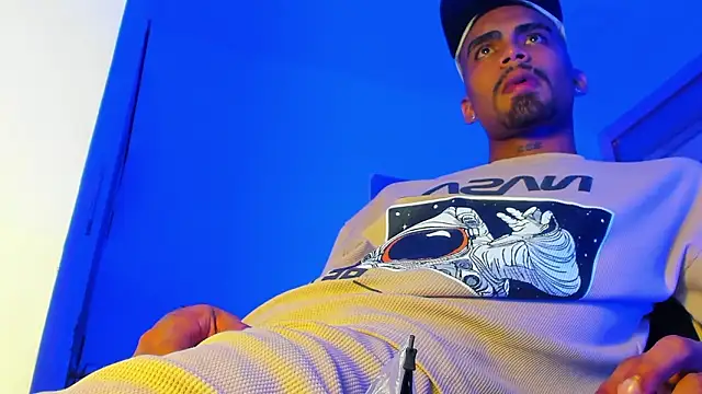 Snapshot of Rpoolrboy chatting on 03.18.26 Rpoolrboy online show from 03.18.26