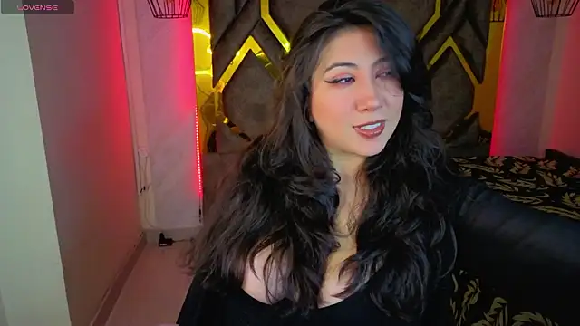 Snapshot of Luvienne chatting on 03.12.26 Luvienne online show from 03.12.26