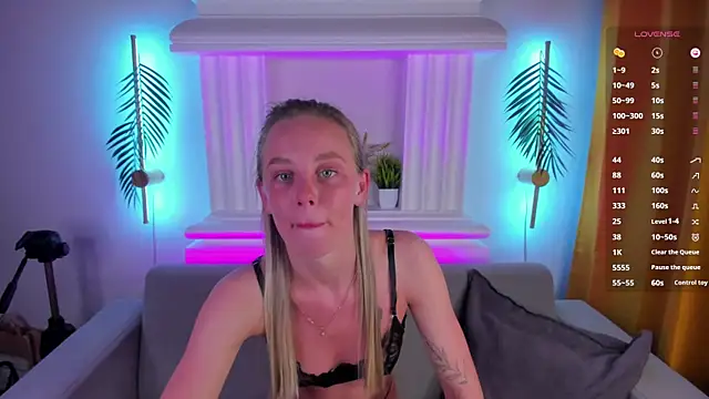 Tesssa Young online show from 04.24.26